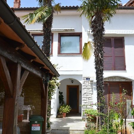 Residence Mira Porec Bagian luar foto