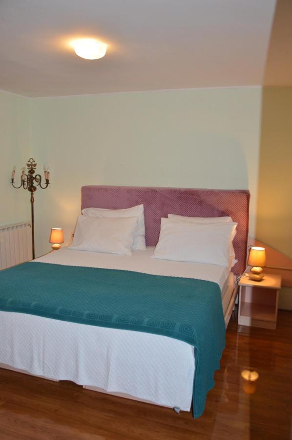 Residence Mira Porec Bagian luar foto