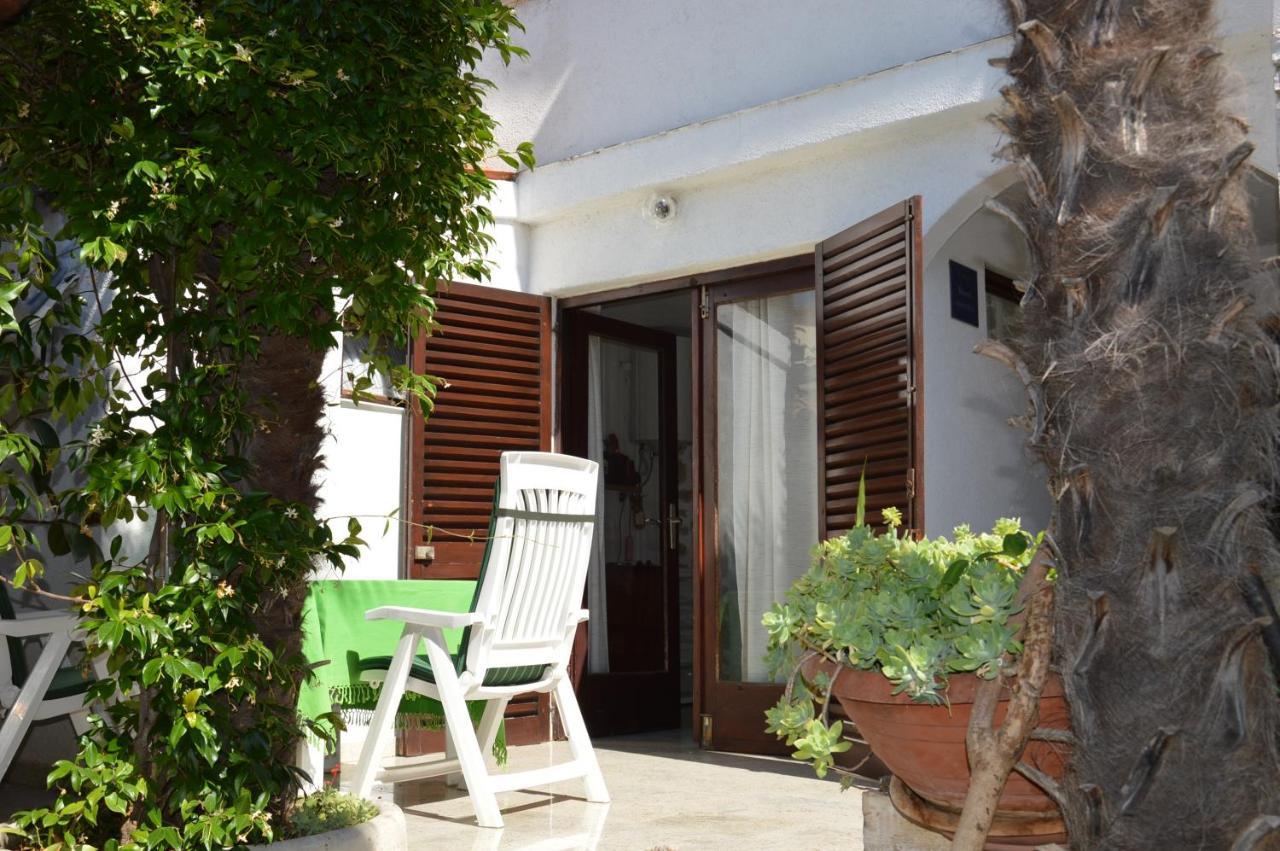 Residence Mira Porec Bagian luar foto