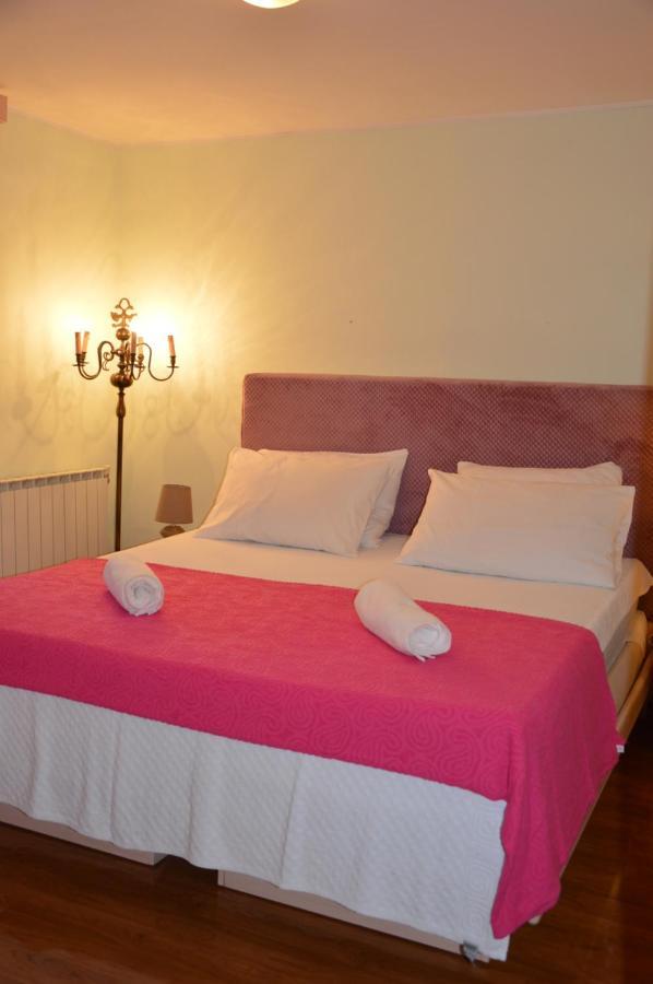 Residence Mira Porec Bagian luar foto
