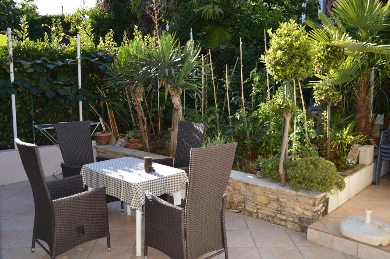 Residence Mira Porec Bagian luar foto