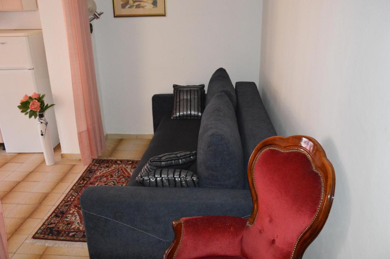 Residence Mira Porec Bagian luar foto