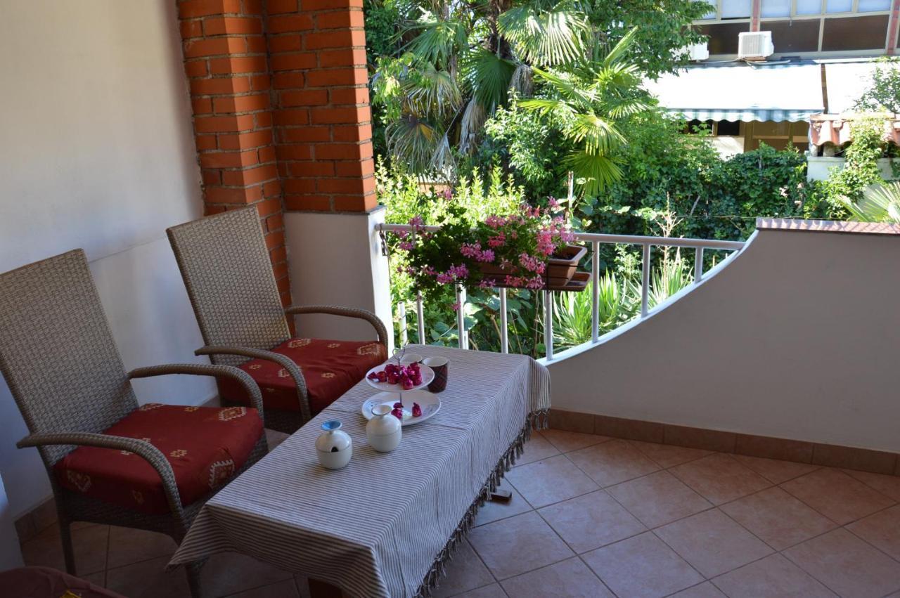 Residence Mira Porec Bagian luar foto